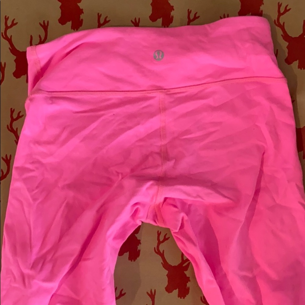 Lululemon pink capris
